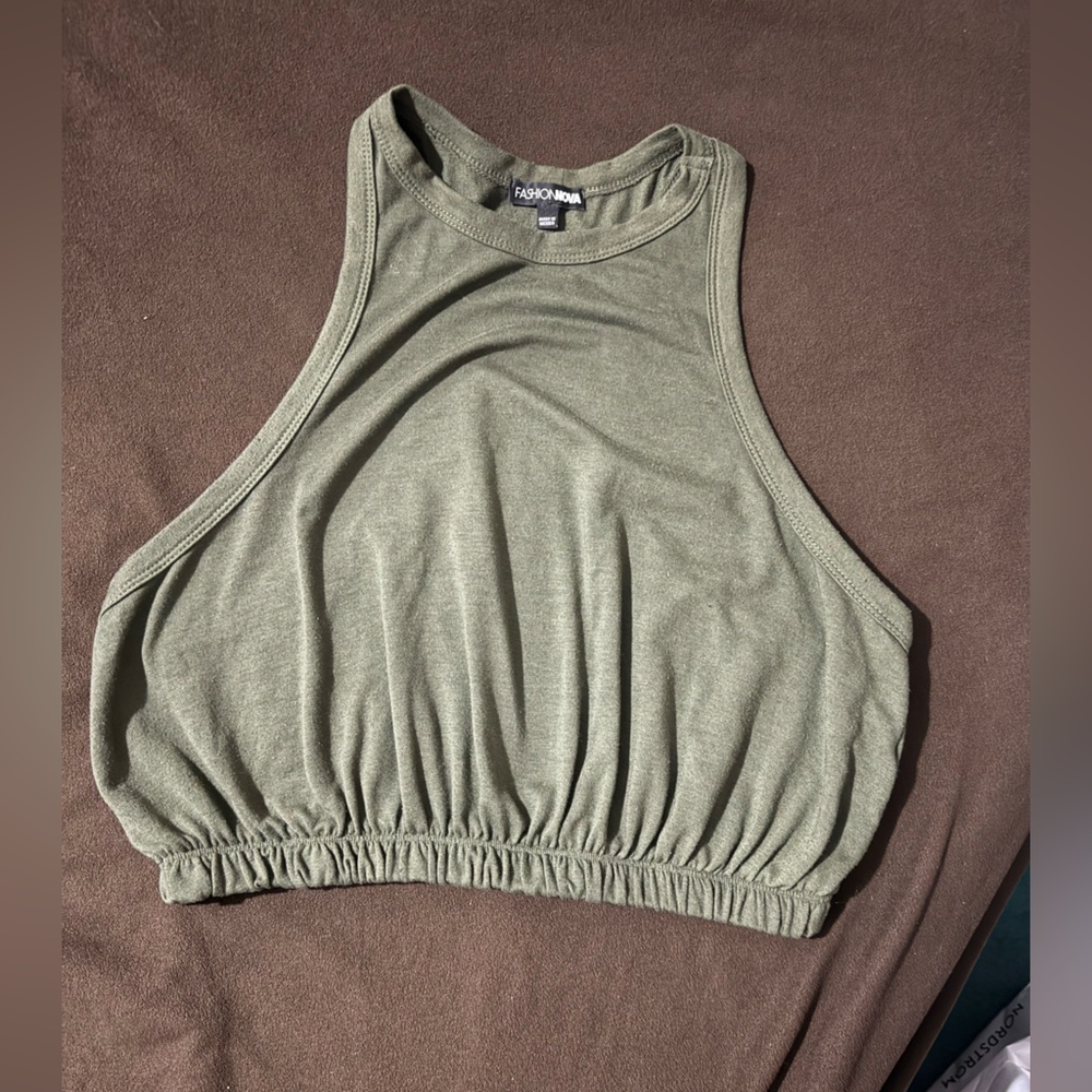 Green casual crop top #croptop
With robber band at the bottom